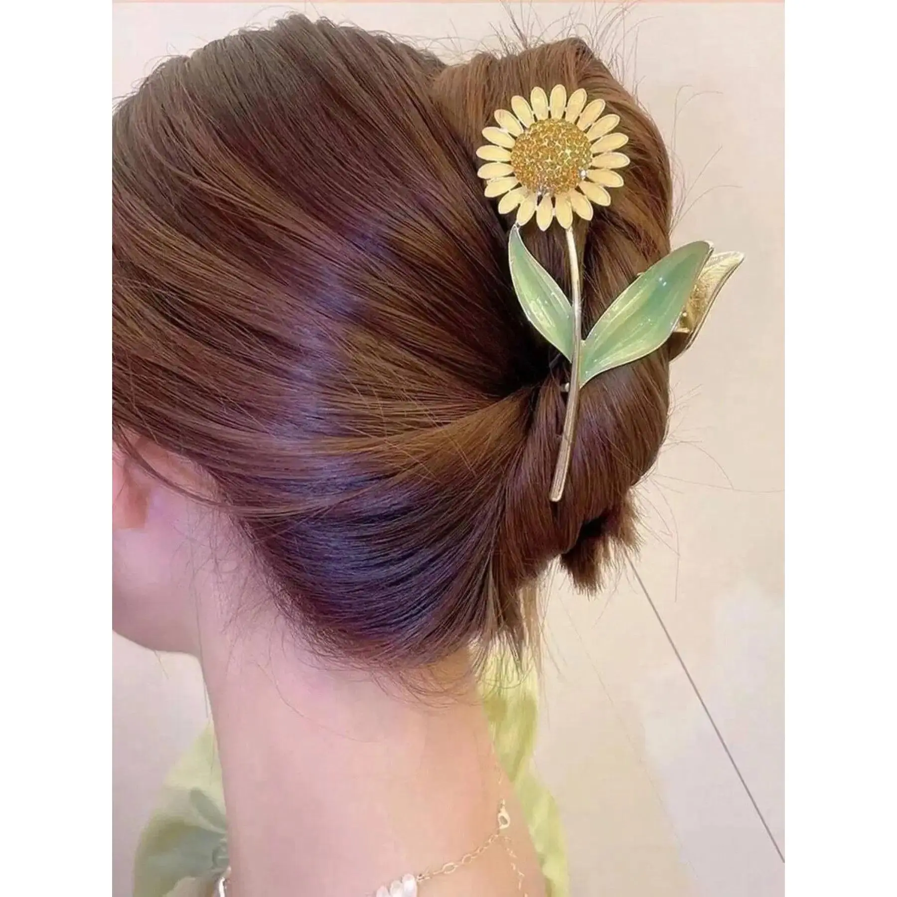 Women's Sunflower Flower Form Hair Claw Clip - Sparkling Rhinestones Diamond Decor, Secure Hold Fashion Accessory for Hair Buns, Year-Round Daily Wear Clothing Clip Set, Polyester, All-Seasons