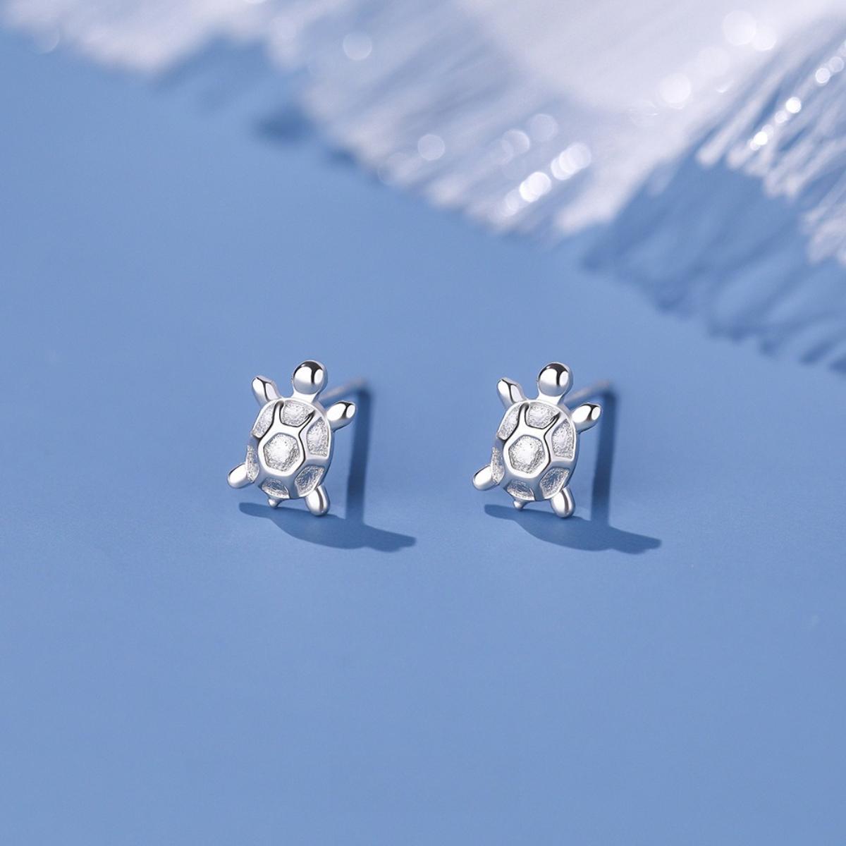 Women's S999 Pure Silver Turtle Stud Earrings - Unisex S999 Series Animal Motif Jewelry, Stylish Versatile Silver Accessories for Daily Wear & Commuting