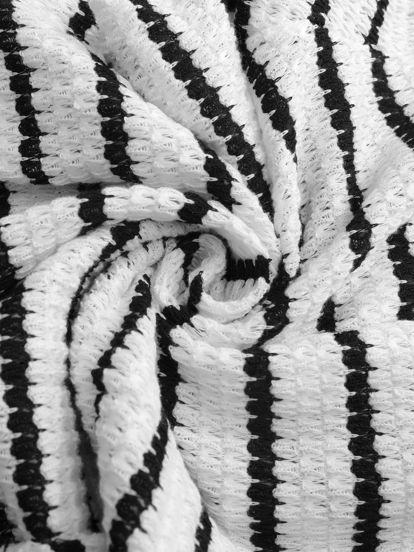 Women's Black and White Striped Textured Flared Pants, Retro Street Style,Low-Rise Y2K Casual Trousers, Suitable for Casual Wear at Home and Outings, Everyday Wear and Vacation Trips.