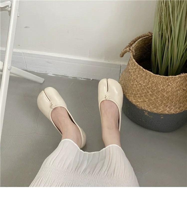 Comfortable Women’s Tabi Split Toe Ballet Flats Slip On Loafers Houndstooth and Solid Colors for Casual Daily Wear