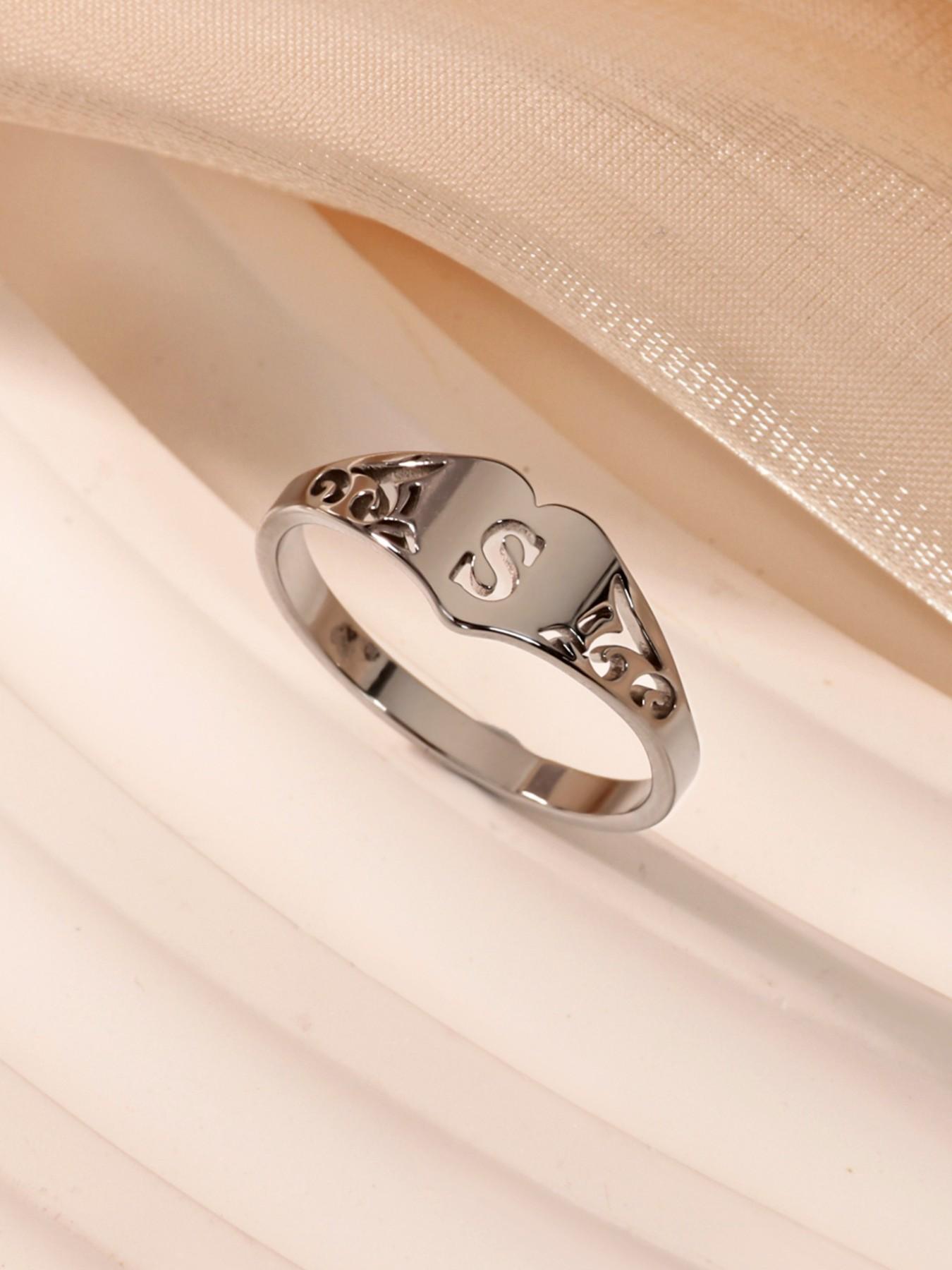 1 Pcs Hollow Initials Heart Rins for Women Stainless Steel Initial Letter Ring Aesthetic Fashion Waterproof Jewelry,Perfect Gifts for Birthday,Party,Wedding,Anniversary,Mother's Day,Vacation,Daily
