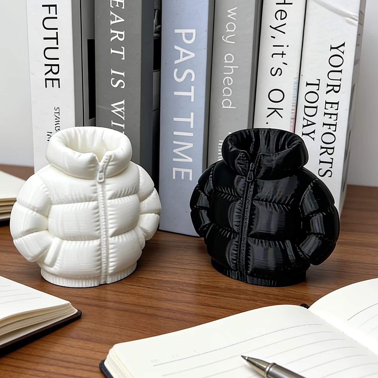 Cute Down Jacket-Shaped Pen Holder & Desktop Organizer, 3D Printed Novelty Coaster Set, Classroom, Home Office Desk Decoration