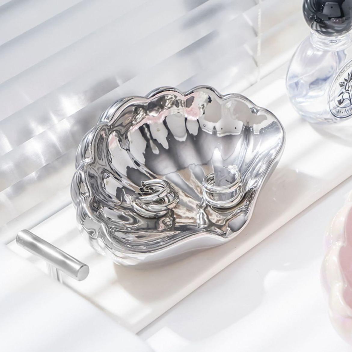 Shell-Shaped Ceramic Soap Dish & Jewelry Tray, Elegant Bathroom Accessory, Perfect for Storing Soaps, Rings, Earrings, Ideal Gift for Women