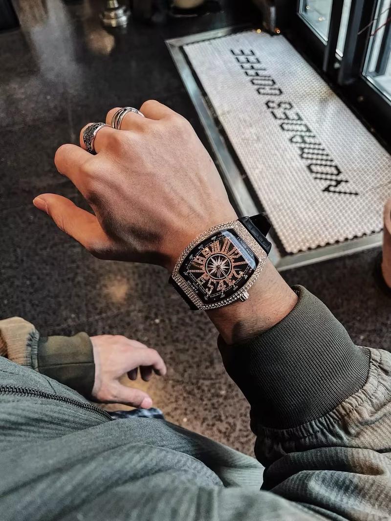 Luxury Full Diamond Watch - Unisex Quartz Watch with Large Dial Diamond-Encrusted Royal Style Gift Box Packaging Perfect Gift for Holiday