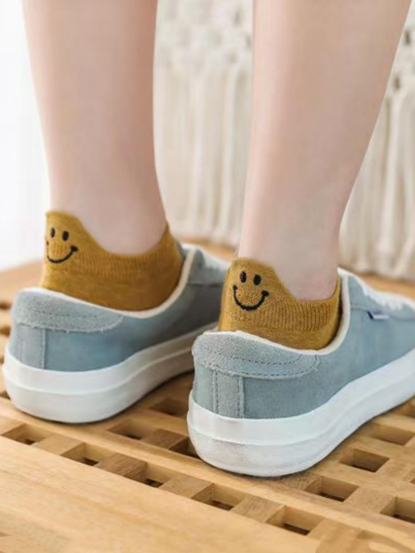 Men's and women's multi-color no-show socks with smiley face on the heel, 20 pairs sock packs, breathable, sweat-absorbent, comfortable, non-slip, short socks. Fashionable design perfectly meets the daily casual wear needs of men and women.