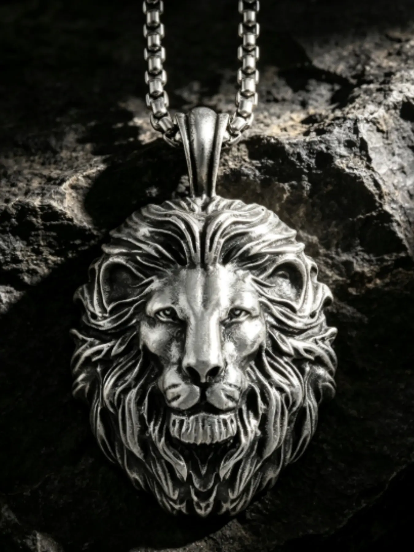Vintage Lion Head Pendant Necklace, Unisex Punk Style Jewelry, Unique Rock Accessories, Retro Fashion Charm, Bold Statement Piece
