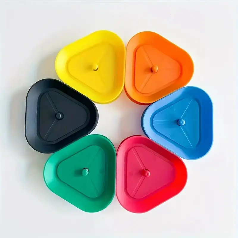 6pcs plastic triangular versatile Poker playing card holder provides convenience for playing cards and board games, and is an ideal gift for Christmas, Halloween and Thanksgiving.