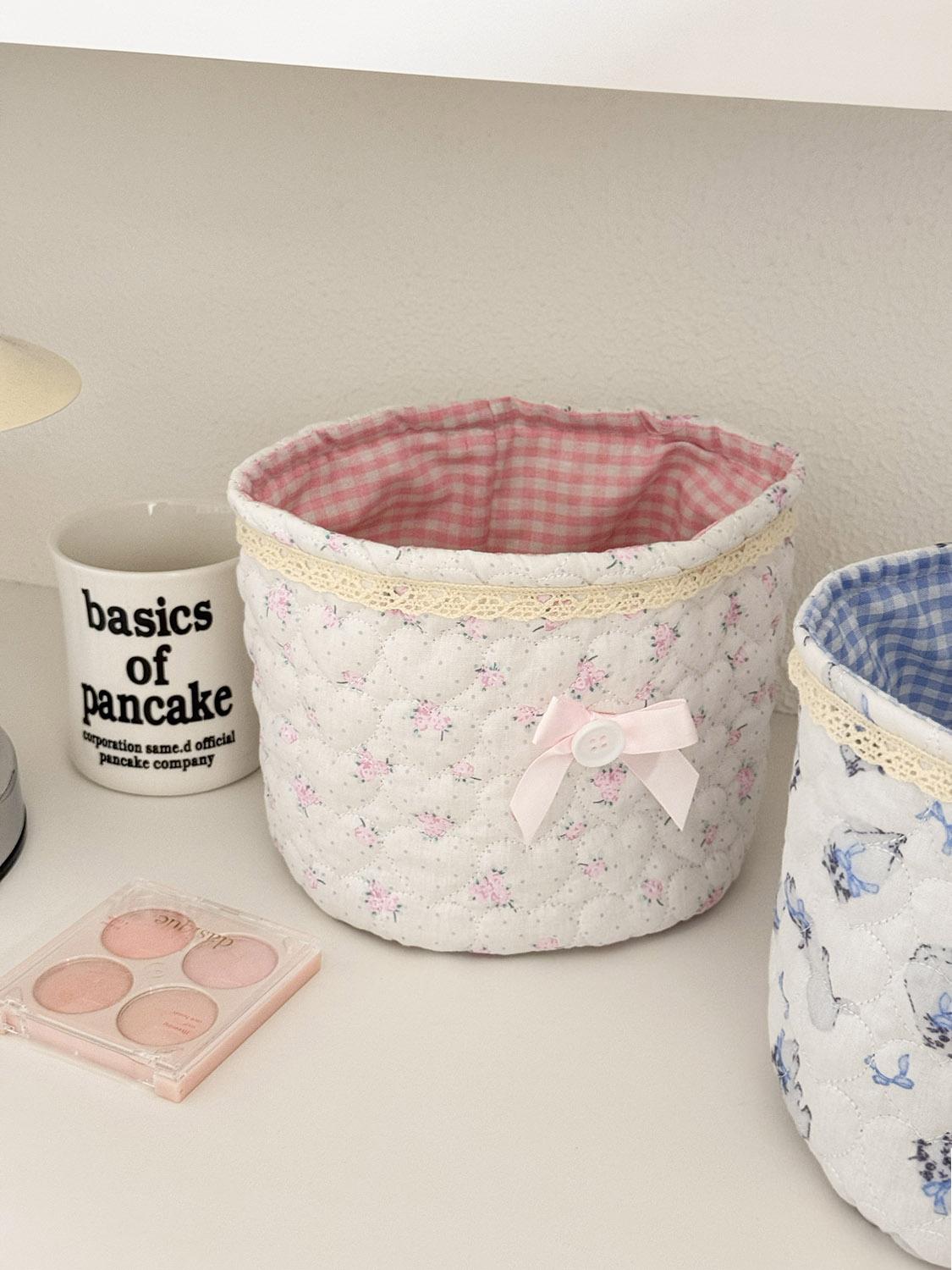 Cute lace bow patchwork storage basket, round fabric desktop organizer box, Instagram-style plaid print storage bin, soft padded makeup storage box, attractive pink bow storage bucket, foldable desktop storage basket