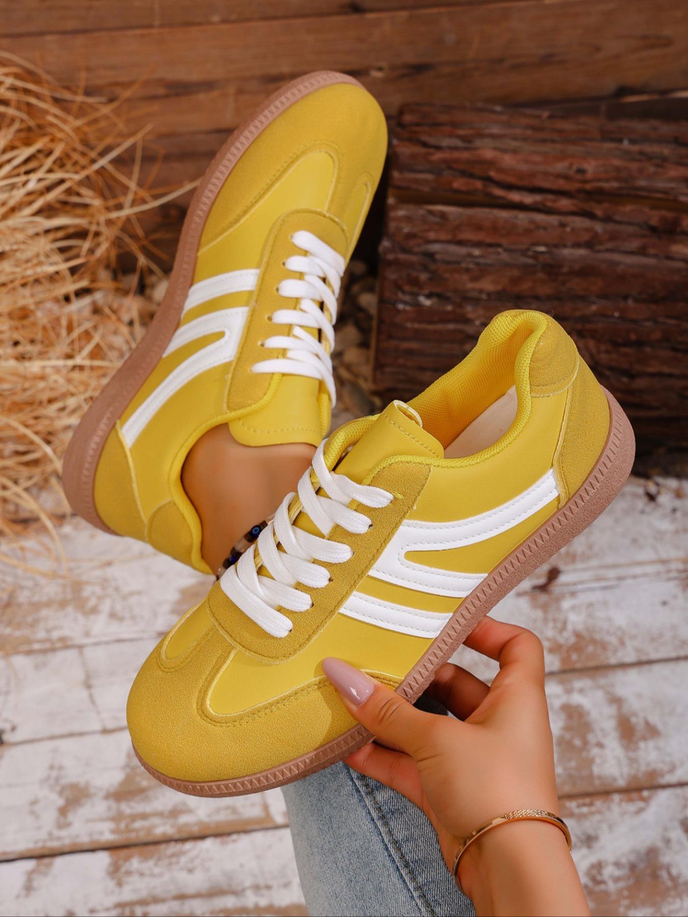 Women's Medium Gray & White Two-Tone Suede Retro Sneakers Low-Top Lace-Up Design Gum Sole Casual Daily Fashion Footwear Outdoor Walking Lifestyle Shoes Casual Athletic Footwear Christmas heartwarming gift