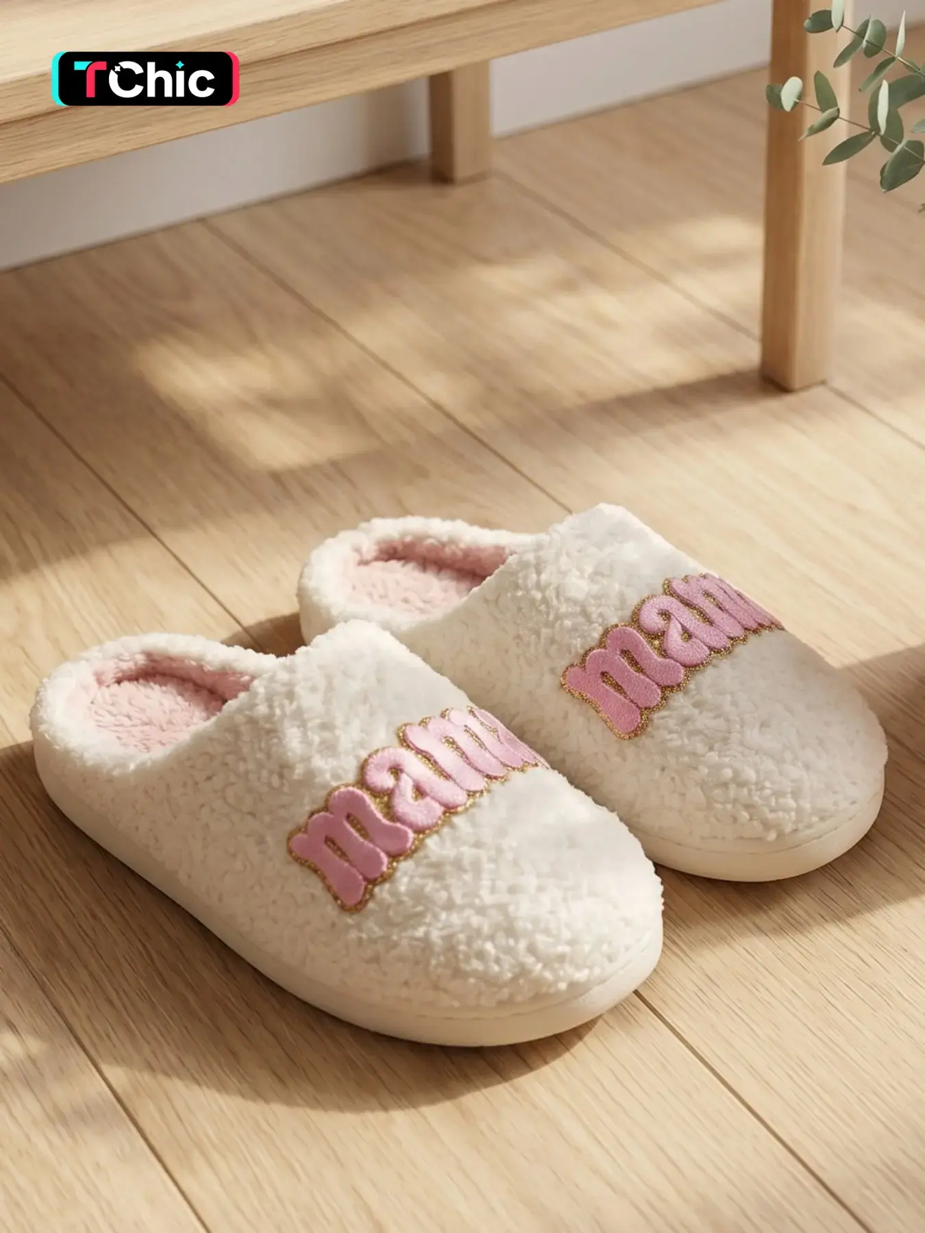 Cream White MAMA Letter Embroidery Closed Toe Slippers, Winter Warm Pink Fluffy Lined Teddy House Slides, Fuzzy House Slippers, Soft Non Slip Indoor Mules, Sweet Mother's Day Gift Cozy Plush Home Shoes For Women Indoor Outdoor Daily Wear Footwear