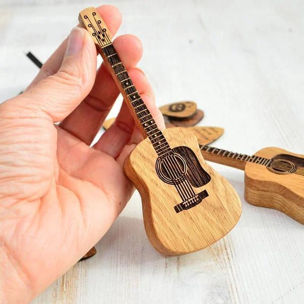 Wooden Guitar Pick Box with Stand - 3PCS Unique Guitar Picks, Mini Storage Box for Guitarists, Portable Handcrafted Guitar Picks Storage Container for Weddings, Birthdays, Anniversaries Gift
