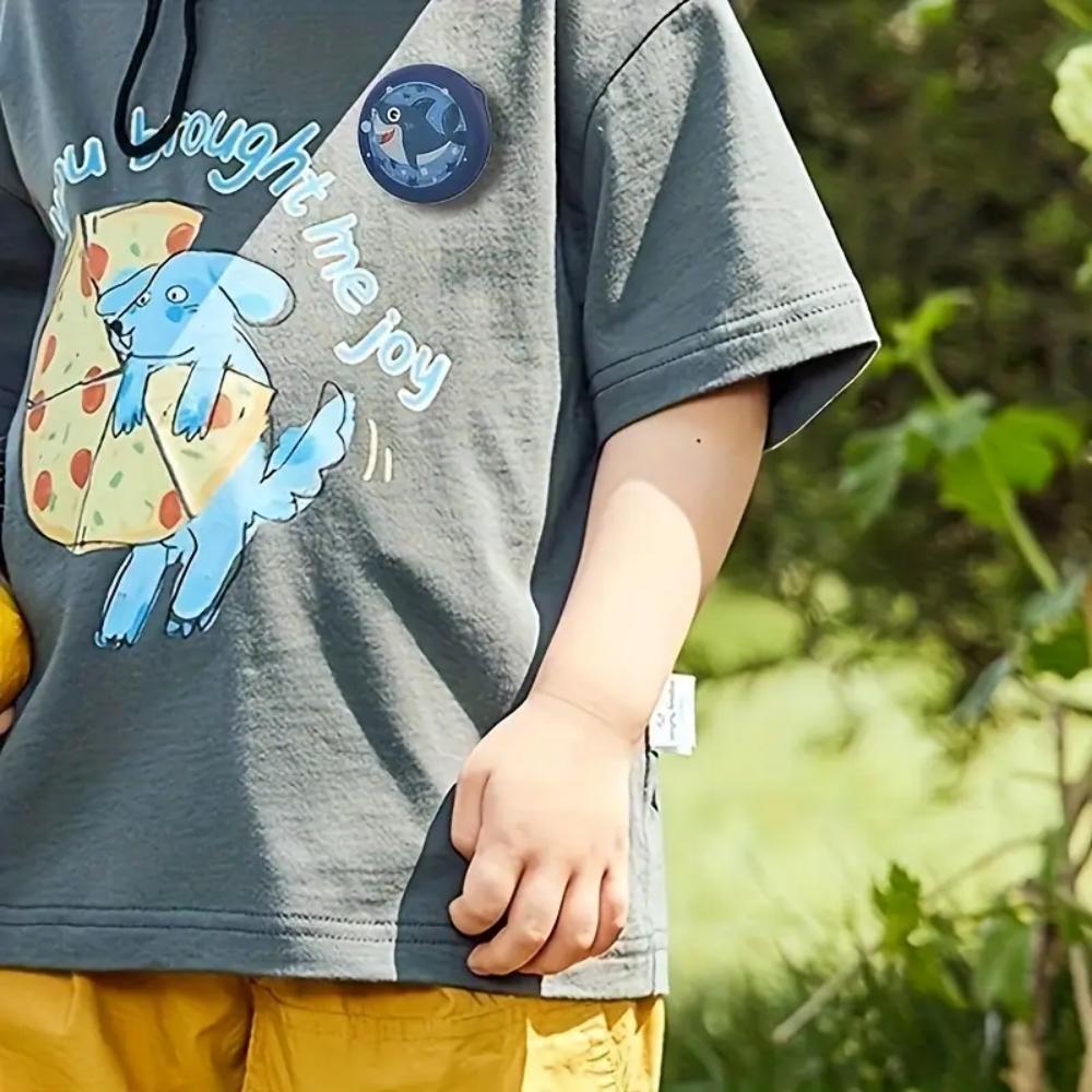 The cute silicone Apple AirTag protection case keychain is suitable for badges, Apple GPS trackers, positioning devices, cartoon brooches and other products. It has waterproof and shockproof protection functions.