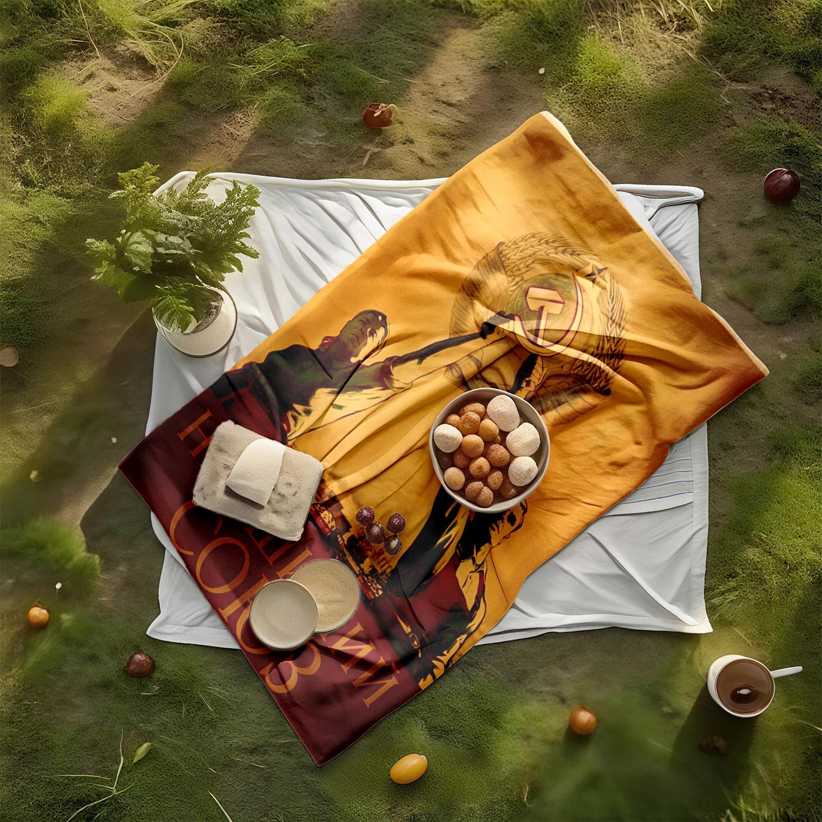 1 piece The Invincible Workers' and Peasants' Alliance of the Soviet Union Propaganda Poster themed flannel blanket - Modern-style flannel blanket, suitable for sofas and beds, all-season use, super soft and comfortable, digital printing, 100%