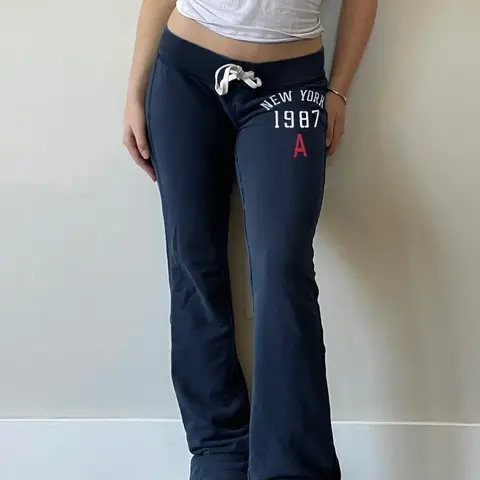 American Vintage Slim-Fit Letter Print Womenswear Pants, Casual Streetwear Drawstring Waist Flared Pants, Fall & Winter Long Pants for Street Style, Casual Track Pants, Casual Bottom