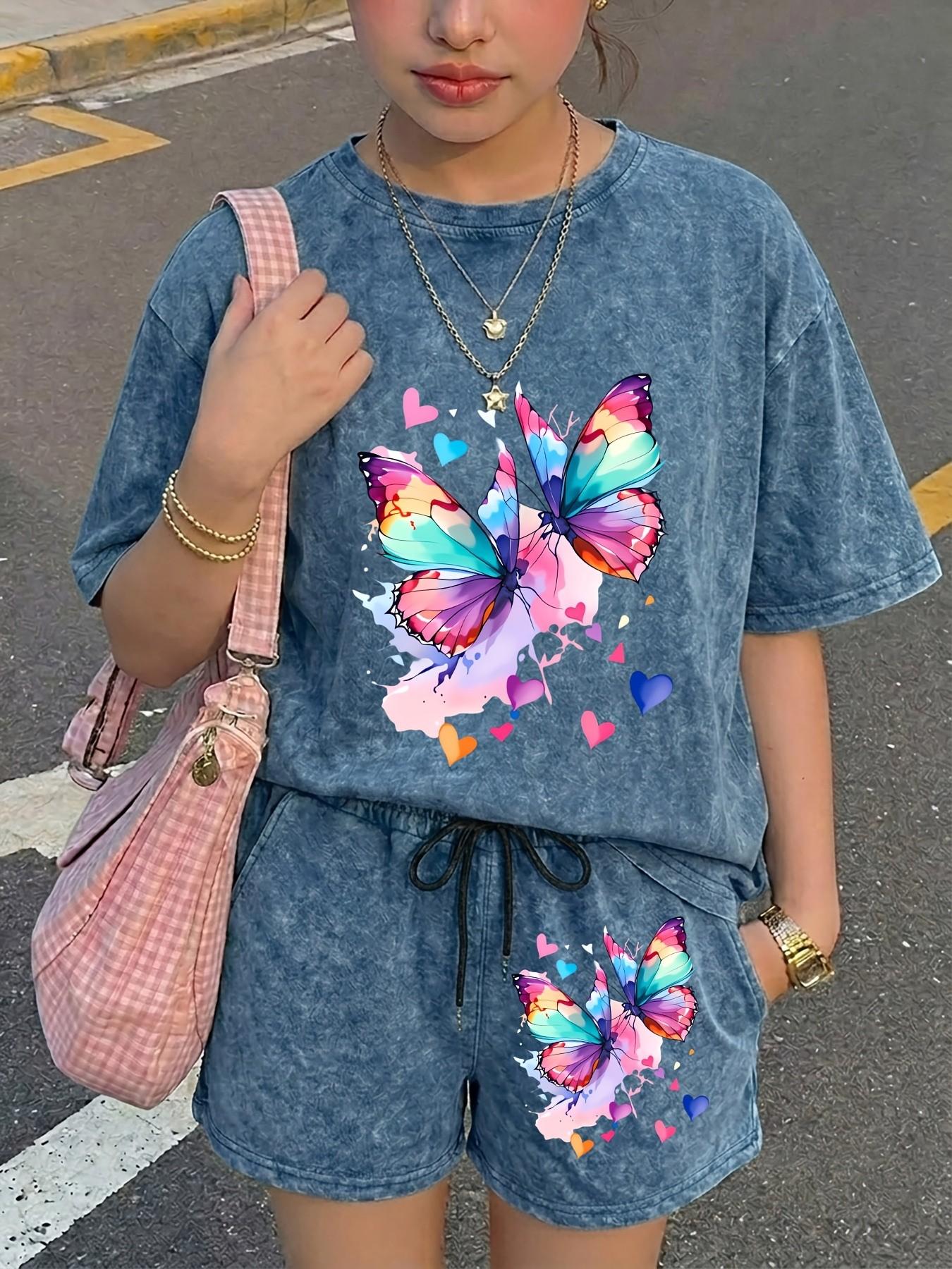 2-Piece Watercolor Gradient Butterfly and Heart Print Washed Casual Round Neck Two-Piece Set Clothes. Heavyweight fabric, elastic drawstring shorts. Basic and versatile, perfect for pairing with white sneakers for a lazy summer look.