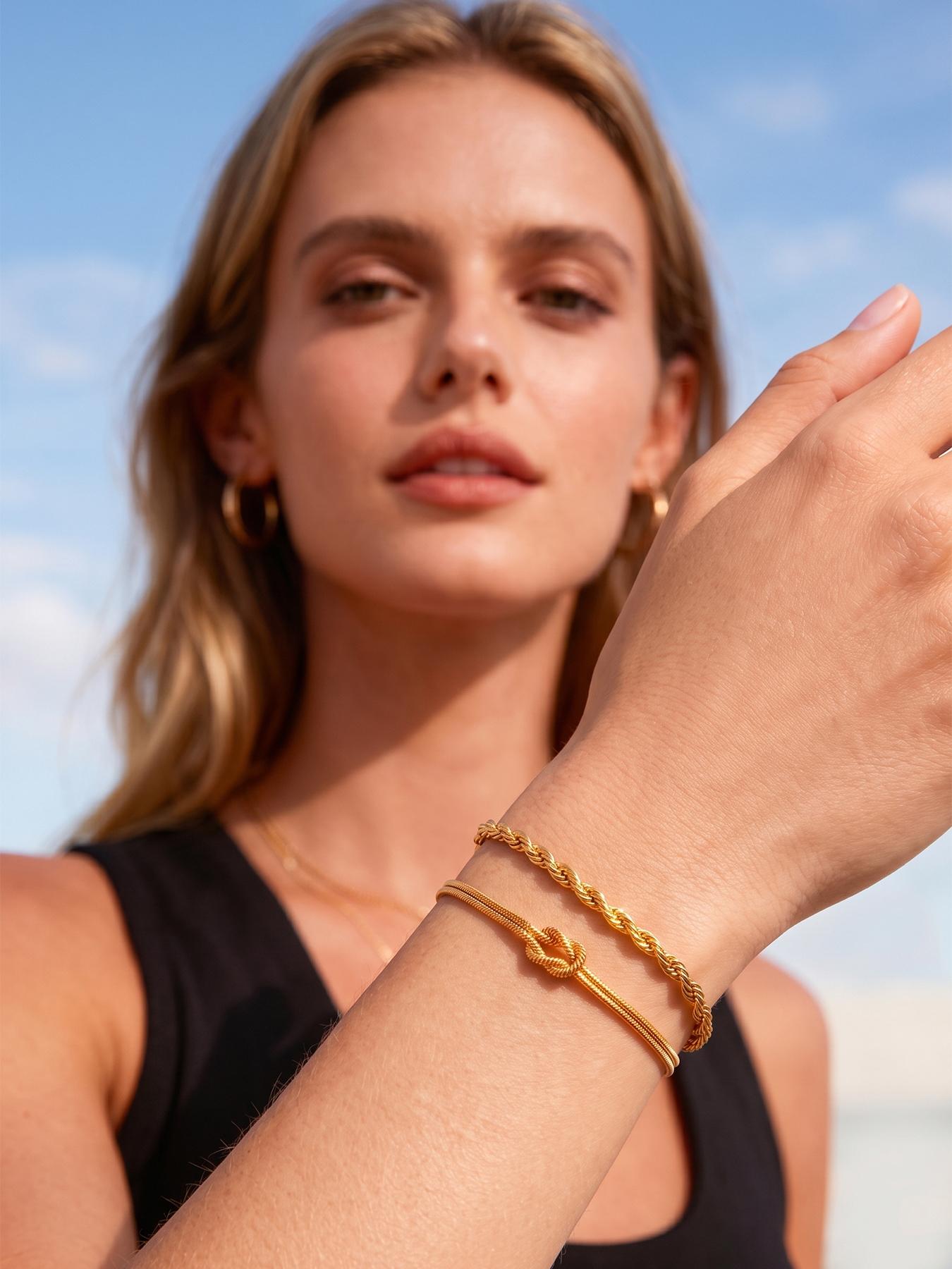 Simple and exquisite daily bracelet,with a compact design embellishing the scenery between the wrists.Lightweight and skin friendly,comfortable to wear,no choice of outfit or skin tone,whether worn alone or layered,it can easily show its unique charm