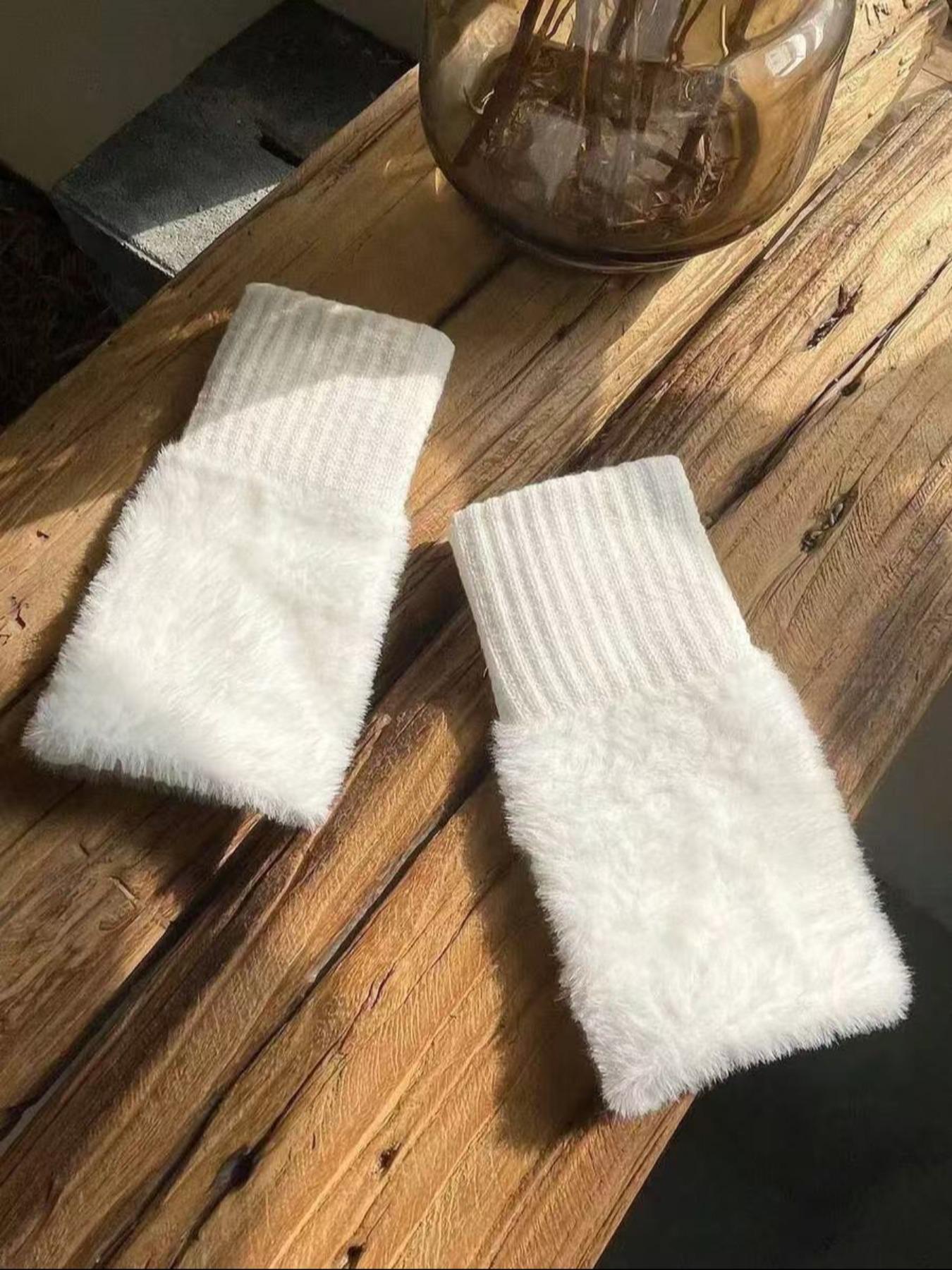 Unisex Fashion Fleece Knit Half Finger Fingerless Gloves, Soft Warm Non-Clunky, Perfect for Streetwear, Parties, Fall Winter Outdoor Use