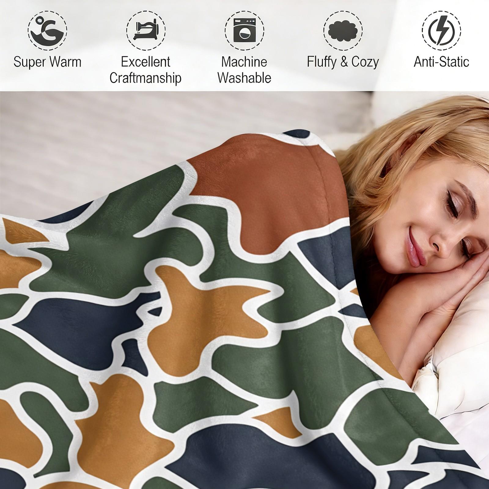 Multicolor Retro Camouflage Print Flannel Throw Blanket, Abstract Camo Pattern Blanket for Summer Air Conditioner Room, Lightweight Cozy Blanket for Bed Sofa Cover Office Nap Car Camping Travel