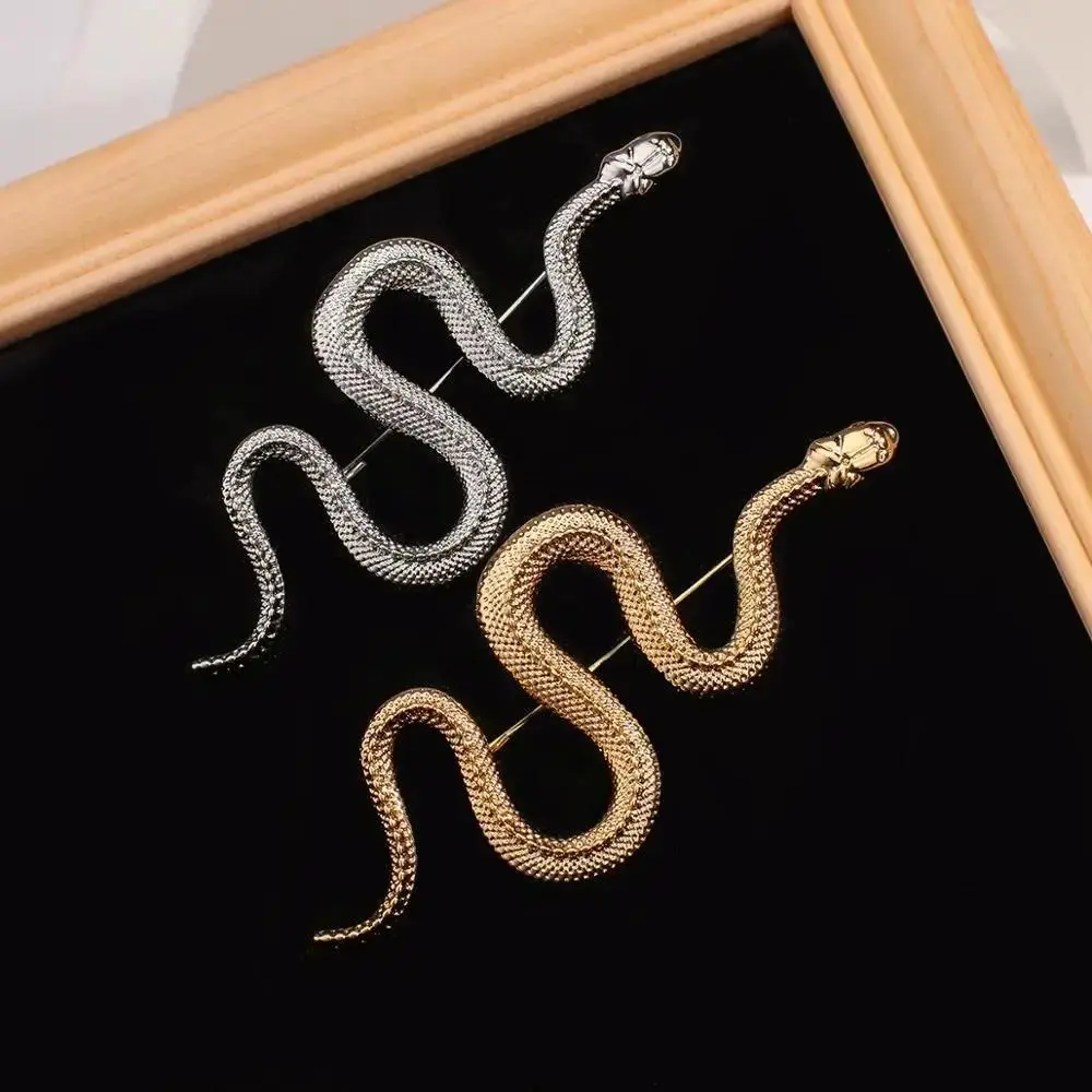 Snake Brooch 2024 New Women's Luxury Lapel Pin Gold Color Badge Wedding Dress Ornament