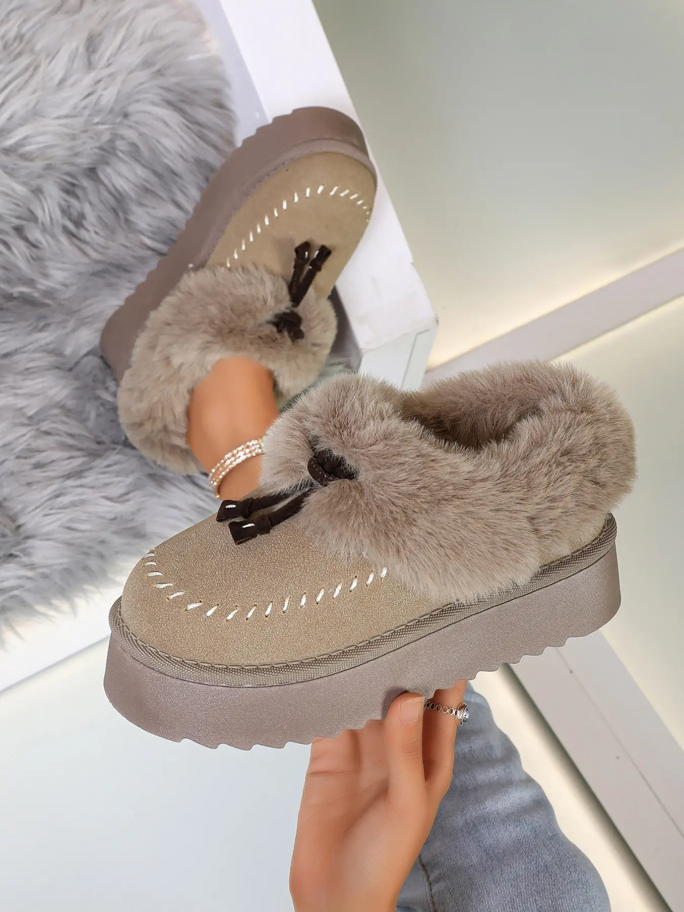 Women's Platform Moccasin Slippers, Faux Suede Faux Fur Lined Clogs with Fuzzy Fur Collar and Chunky Thick Sole, Cozy Warm Slip-On Winter Shoes for Women, Casual House Slippers for Fall, Travel, Shopping and Everyday Wear