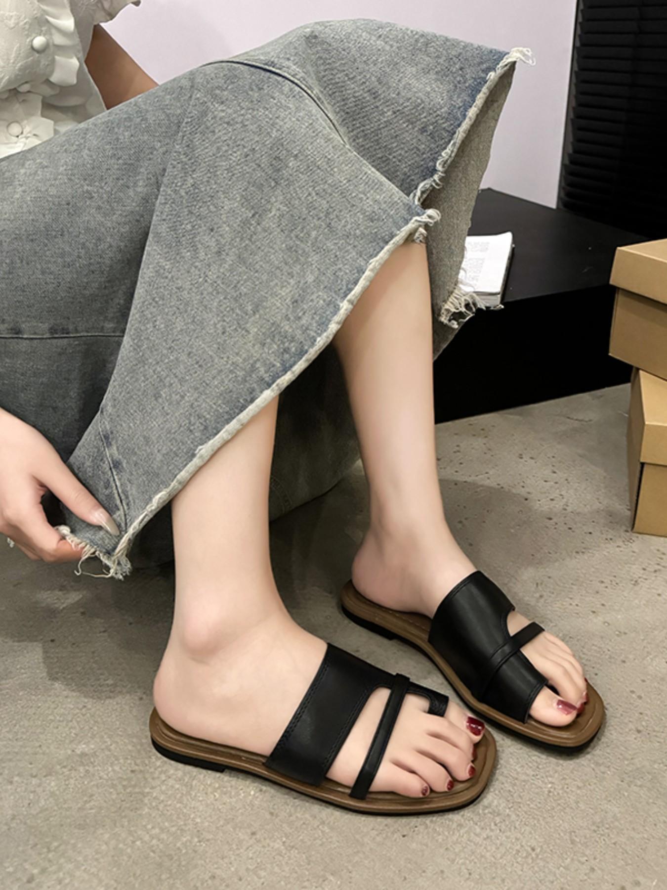2026 Summer New Dual Strap Square Toe Sandals for Women, Outdoor Wear, Flat Sole, Slip-On Cool Slippers, Fashionable Footwear