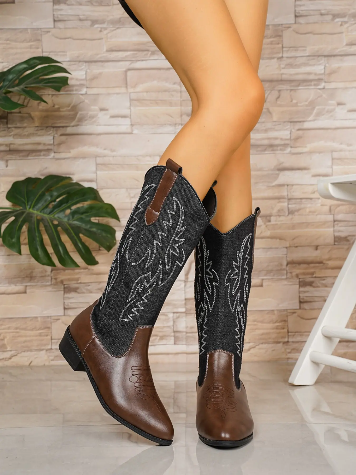 Western Style Classic Patchwork Embroidered Jeans Boots for Women, Denim Fabric Leather Toe Thick Heel Retro Atmosphere Mid-Calf Boots