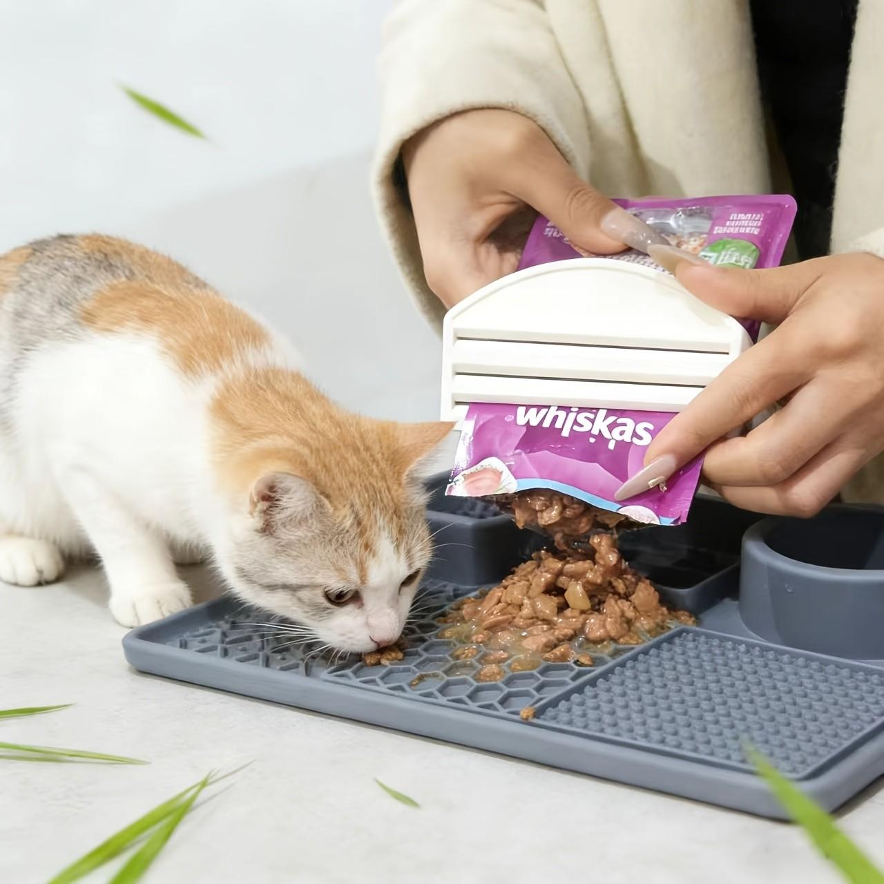Cat Wet Food Dispenser with Plastic Scraper, No Battery Required, Convenient Serving for Kittens and Adult Cats, Keeps Hands Clean
