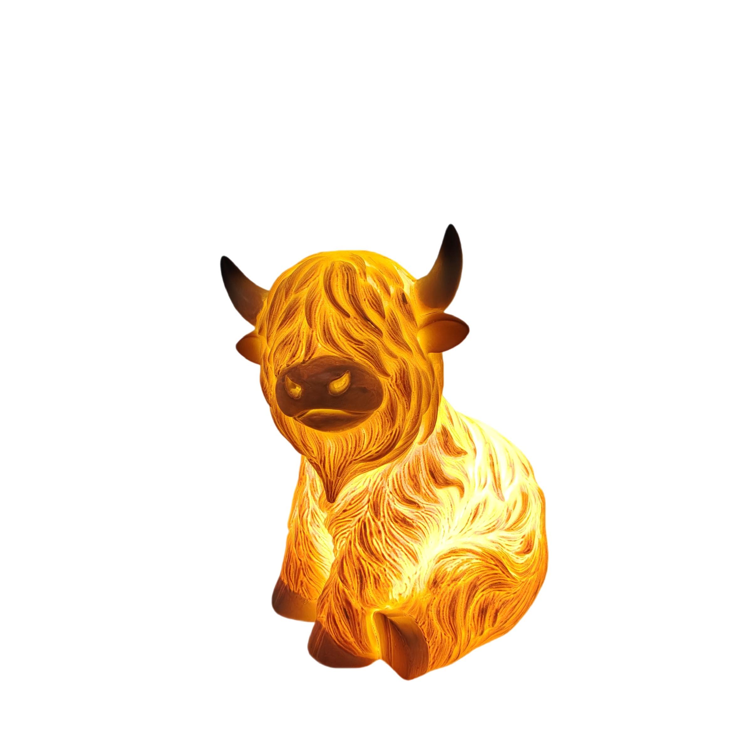 Highland Cow Decorative Lamp, Resin Table Lamp, Rustic Western Farmhouse Style Decor, Unique Home Lighting for Country-Themed Interiors