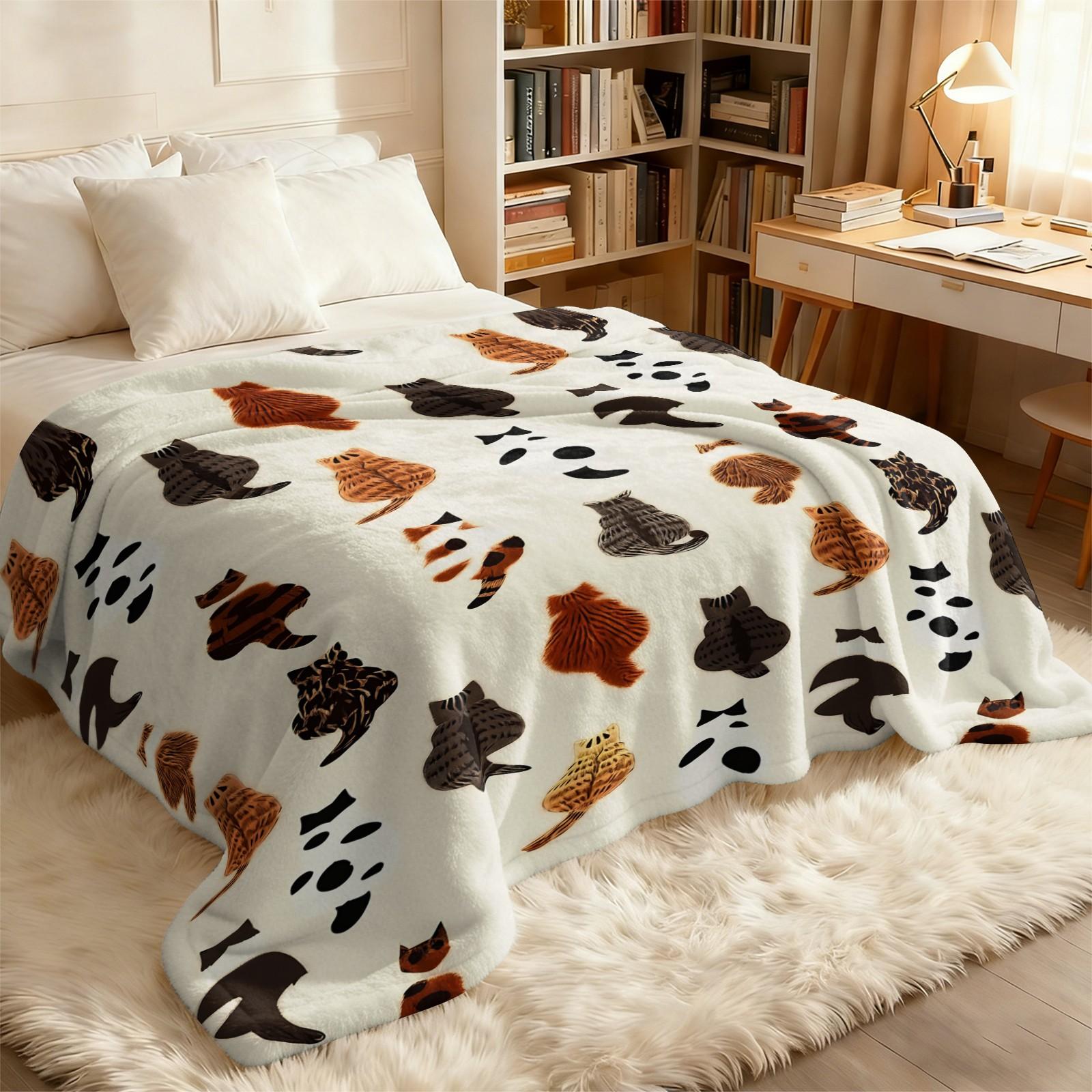 Cute Cat Back Print Flannel Throw Blanket, Soft Warm Fleece Blanket for Couch Bed Sofa, Cozy Plush Gift Blanket with Funny Cat Pattern, Lightweight Decorative Blanket for All Seasons, Perfect Gift for Cat Lovers, Friends & Family