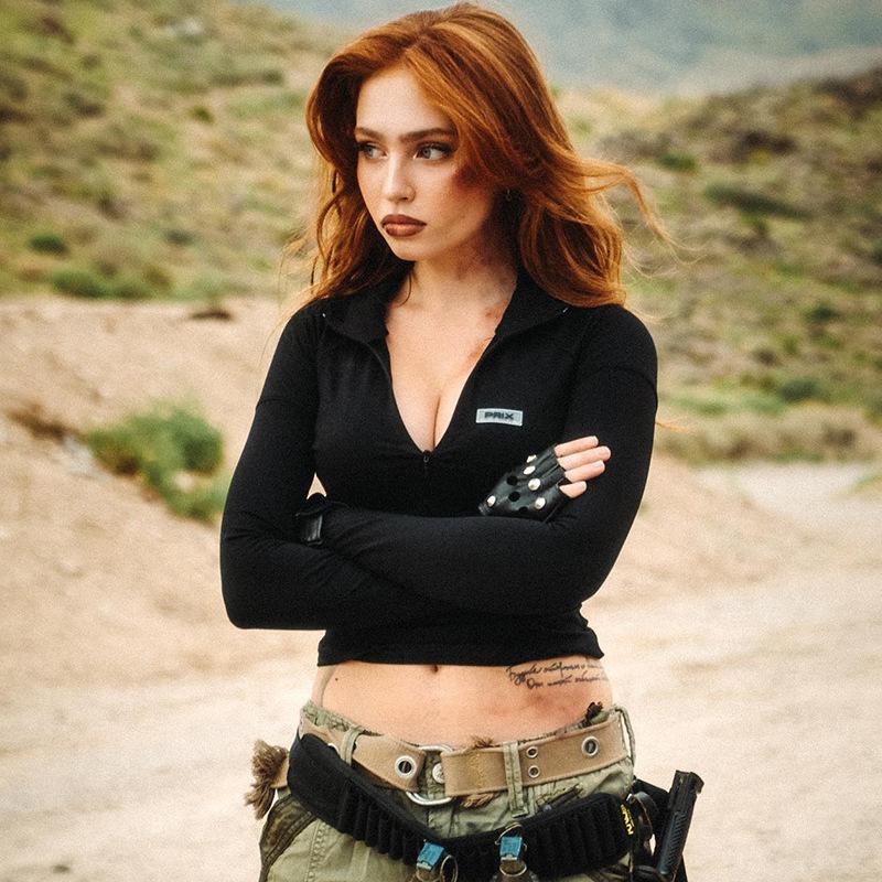 Women's Plain Zip-Up Crop Tee with Letter Patches and Stitching, Casual Trendy Mock-Neck Tight-Fitting Top for Daily Wear, Ladies' Spring & Fall Clothes