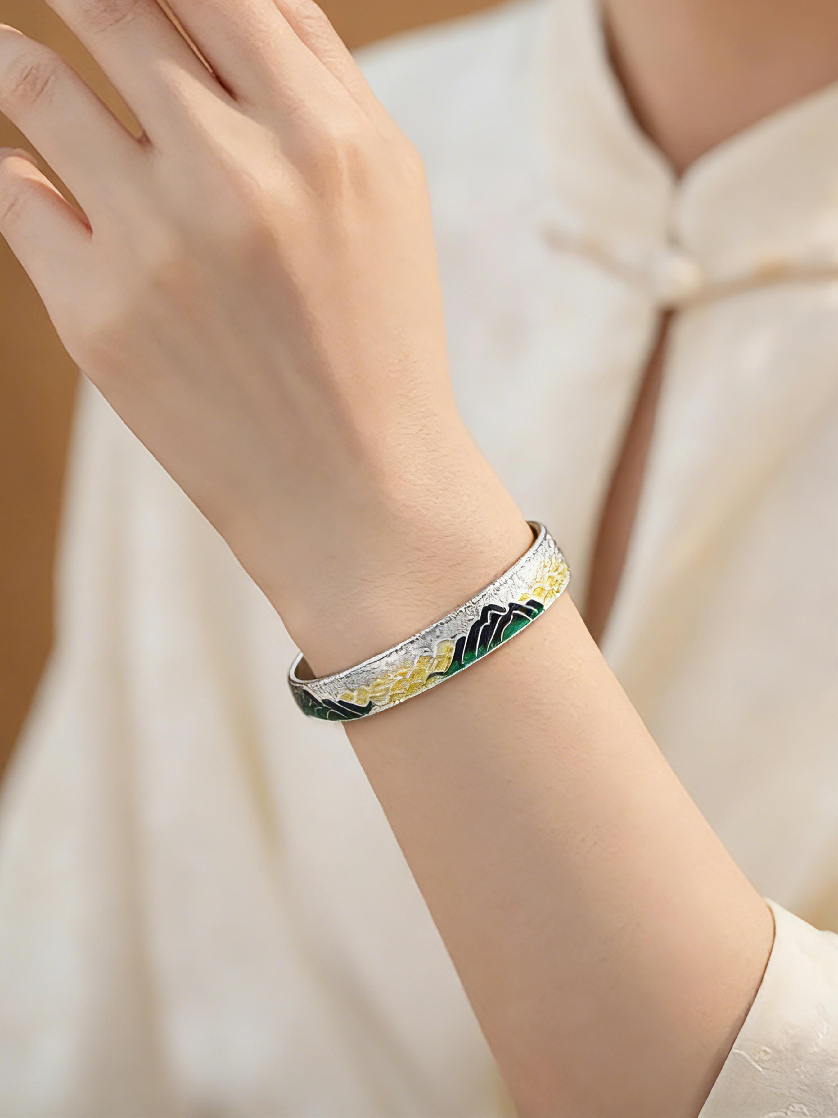 Enamel Craft Bracelet, Long-Lasting Color, Non-Oxidizing, Smooth Texture, Elegant and Versatile, Perfect Gift for Holidays and Birthdays