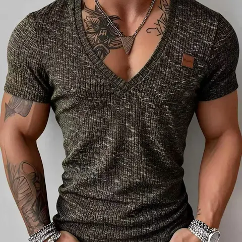 Men's Soft Skin-Friendly Fabric Short Sleeve Top, Personalized Leather Label Design, Perfect for Daily Commute, Casual Streetwear, Menswear