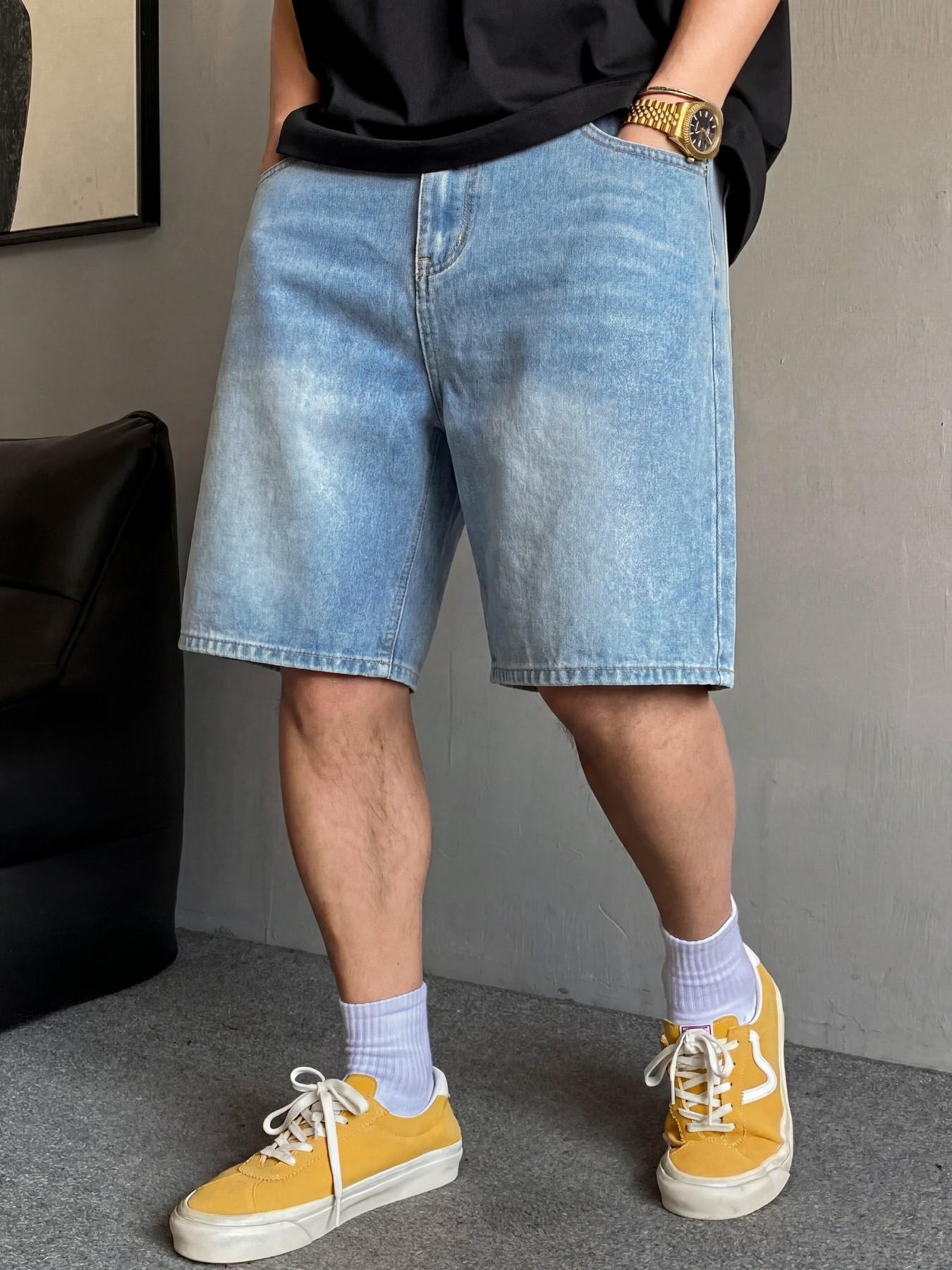 Men's basic light blue washed straight-leg denim shorts, casual, versatile and comfortable. Non-stretchy denim shorts with a regular straight-leg fit. Those who prefer a loose fit can order one size larger.