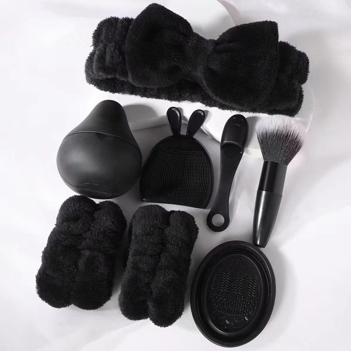 Multi-Piece Makeup Brush Set with Sponge, Premium Beauty Tool Kit, Makeup Brushes Set, Perfect for Flawless Makeup, Ideal for Makeup Enthusiasts