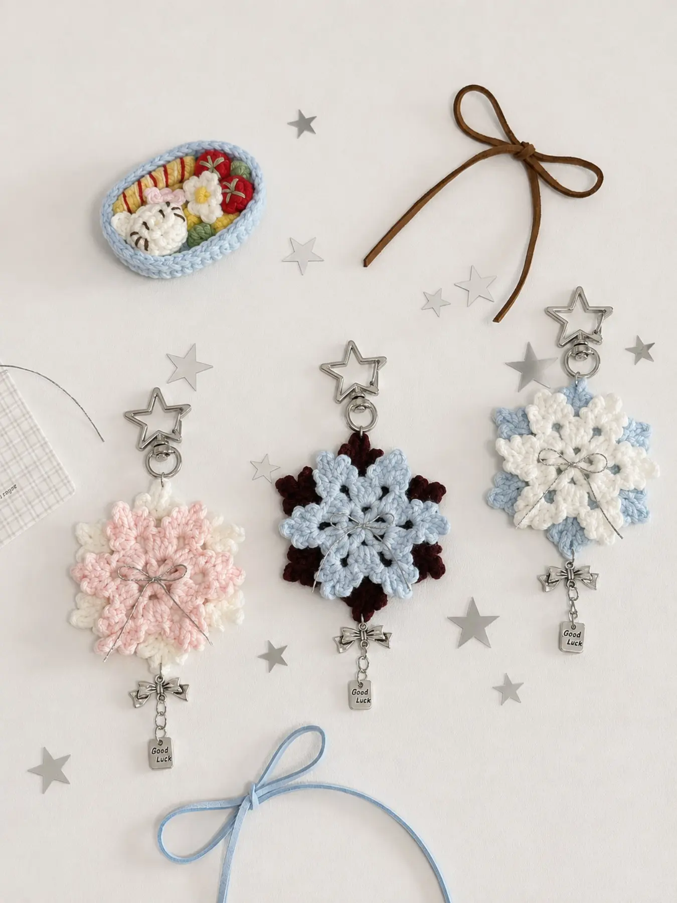 Cute Crochet Flower Keychain, Handmade Knitted Bag Charm with Star Clasp, Floral Bow Pendant Key Ring, Coquette Purse & Backpack Accessory