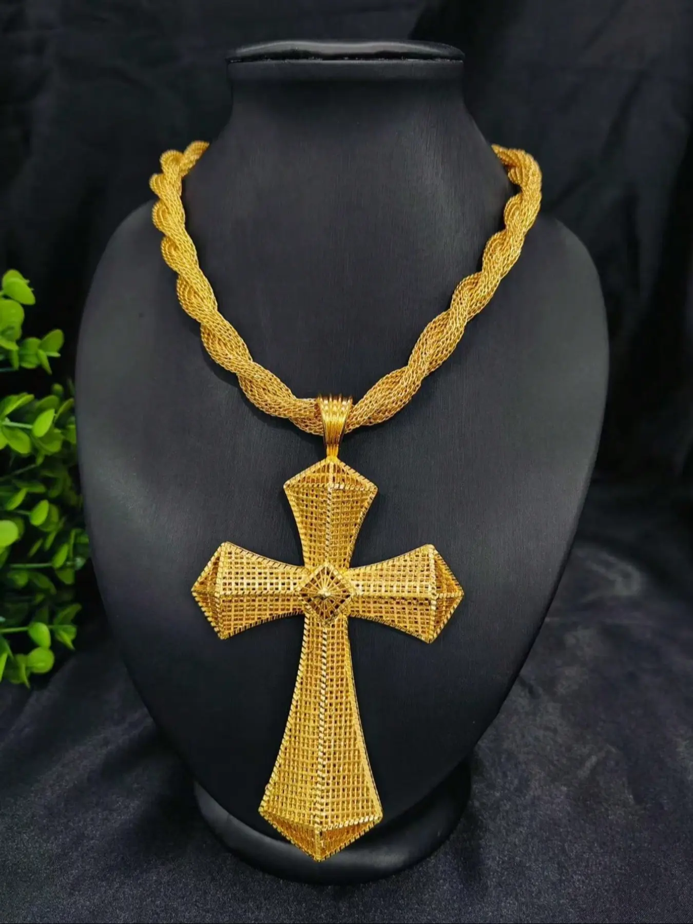 Fashion Women's Cross Pendant Necklace, Cross Chain Design, Chain Necklaces, Ethnic Pattern, Party Style, All Seasons, Zinc Alloy Chain, Wedding Anniversary Gift