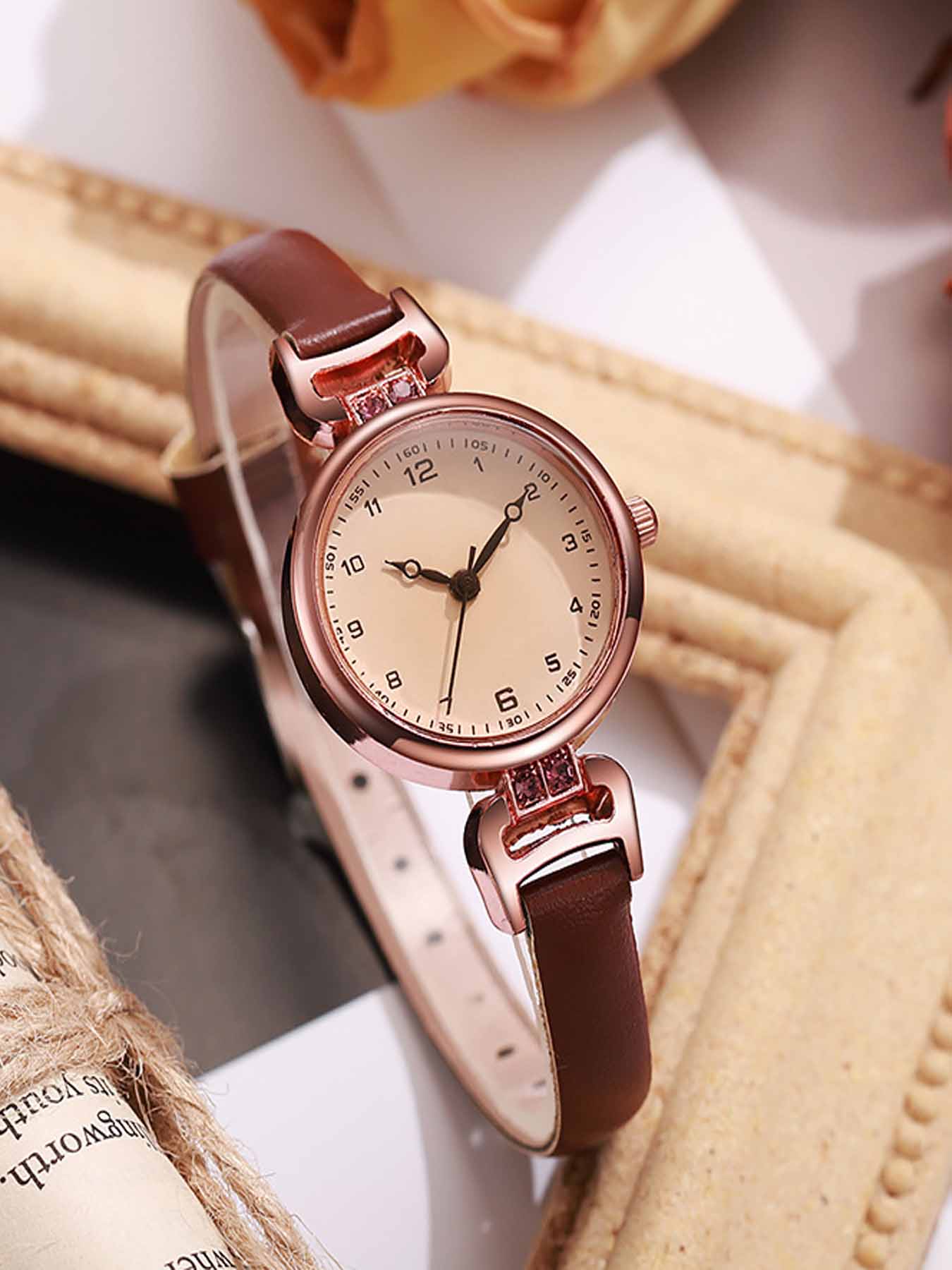 Fashion and Elegant Quartz Watch PU Leather Thin Strap Women's Quartz Watch Solid Color Fashion Women's Watch