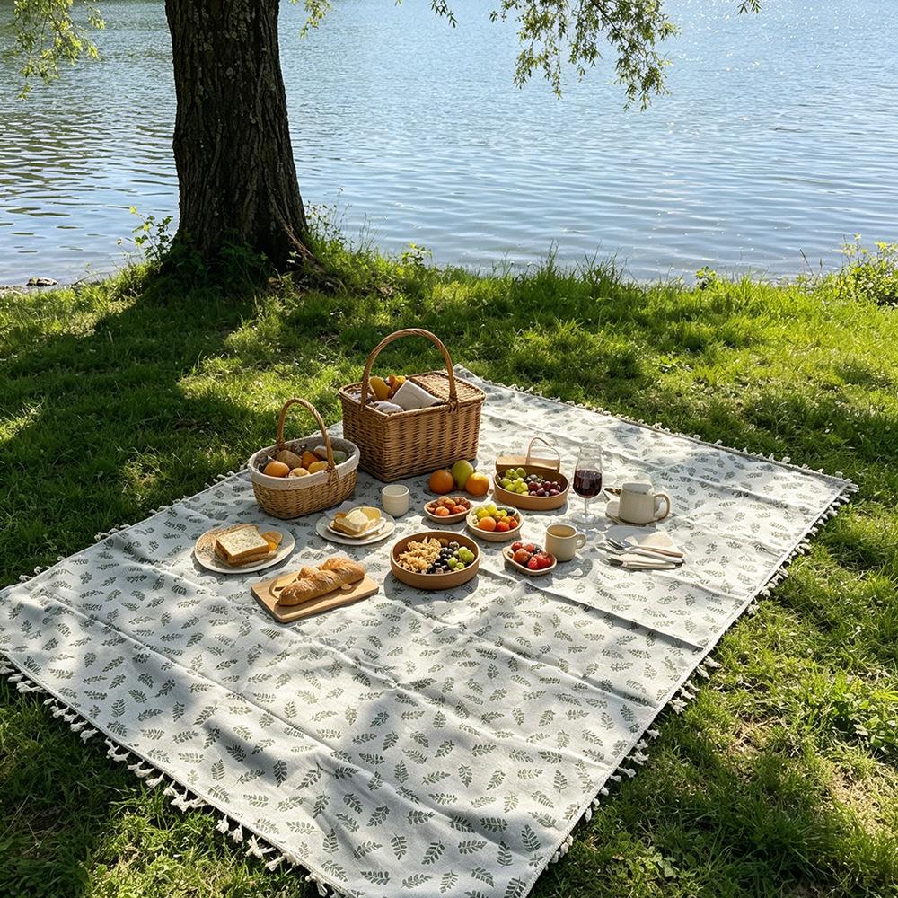 Ins Style Tassel Fringe Picnic Blanket - Vintage Green Plant-Print Camping Mat, Portable Foldable Outdoor Throw for Lake, Lawn (Sports & Outdoor Camping & Hiking Picnicware), Blankets
