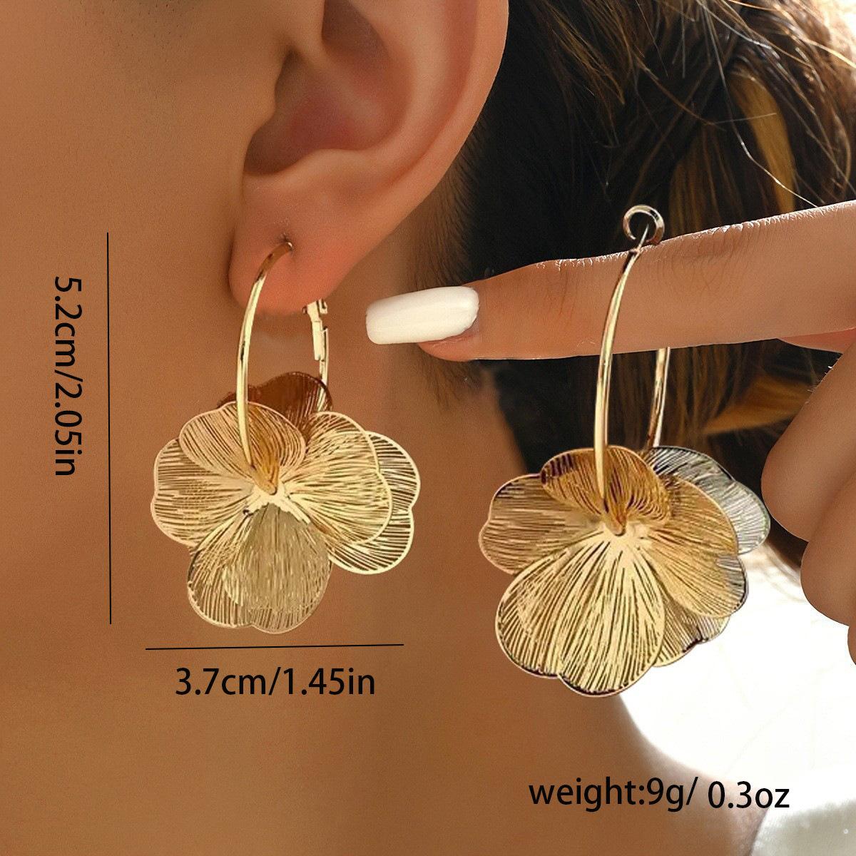 2-piece Set - Golden Flower Earrings with a Luxurious, Exquisite, and Charismatic Appeal, Fashionable and Niche Earring Styles as Sweet and Elegant Accessories #Jewelry / Colorfast / Hypoallergenic / Couple's Style / Festival / Party / Ideal Gift
