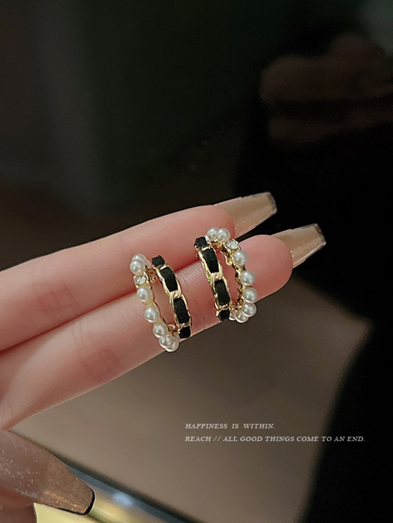 1 Pair of Women's Earrings, Modern Style, Gold Plated, Black Suede, Pearl Inlaid, Suitable for Women's Daily Wear, Ideal as a Birthday Gift