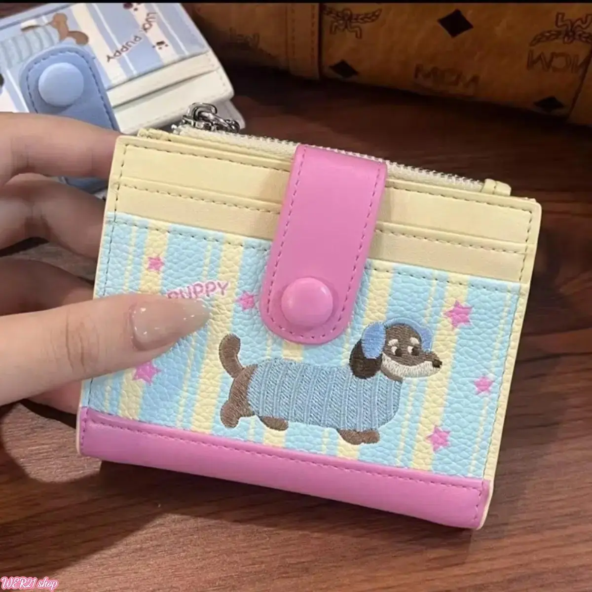 [WER21]Lightweight Short Wallet with Dachshund Print for Women, Minimalist PU Leather Foldable Design, Fashionable Card Holder with Multiple Card Slots, Card Slot, Wallets For Women