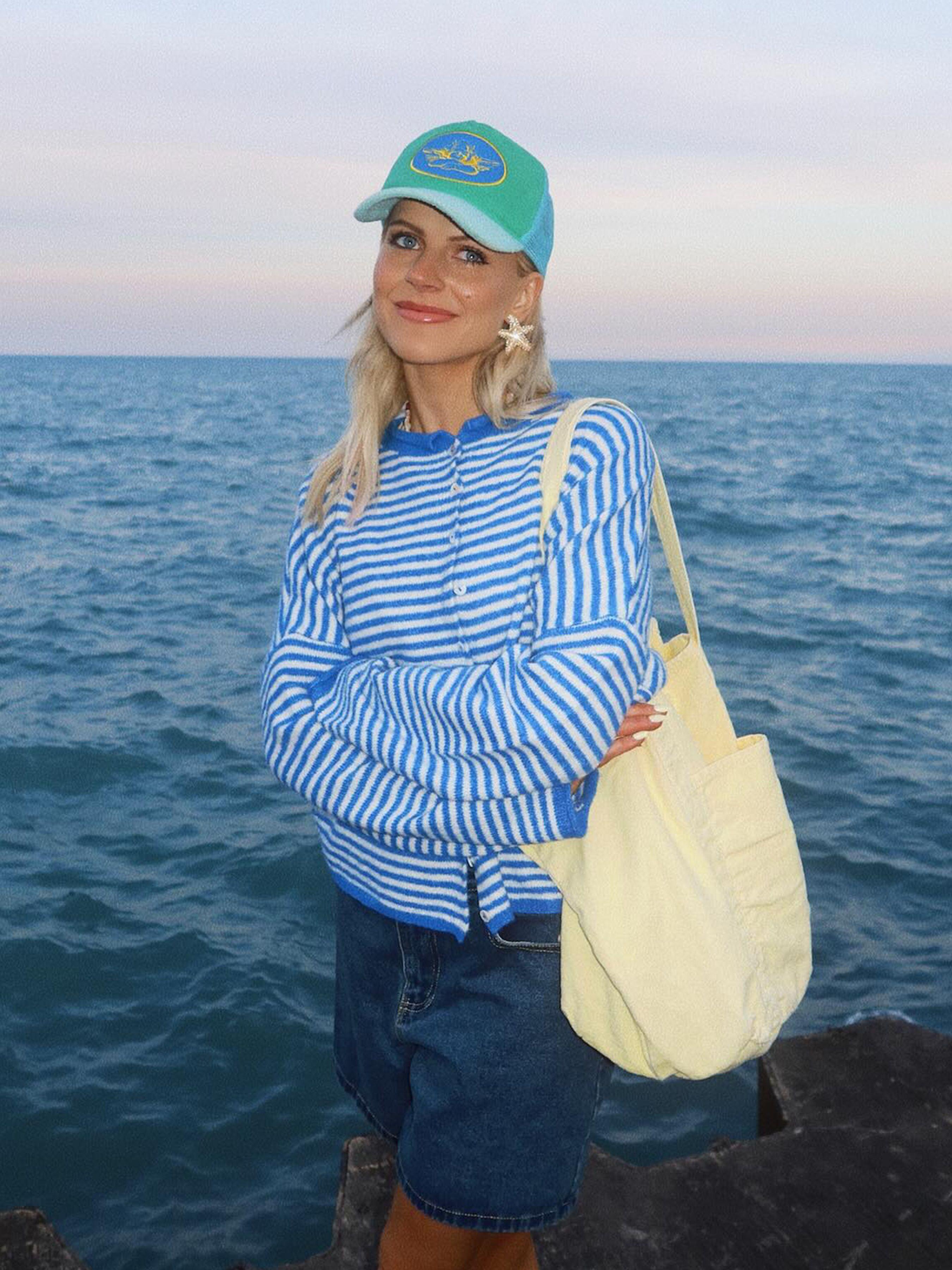 Women's Striped Casual Long Sleeve Loose Knit Sweater, Tops, Lightweight Fall & Winter Fashion, Button Front Open Front Design