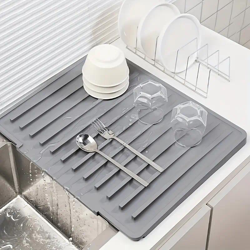 Thickened silicone kitchen draining mat, non-slip, heat-resistant, waterproof sink countertop draining mat, with drainage grooves, easy-to-clean and roll-up dish drying mat, protects dishes, plates, and countertops