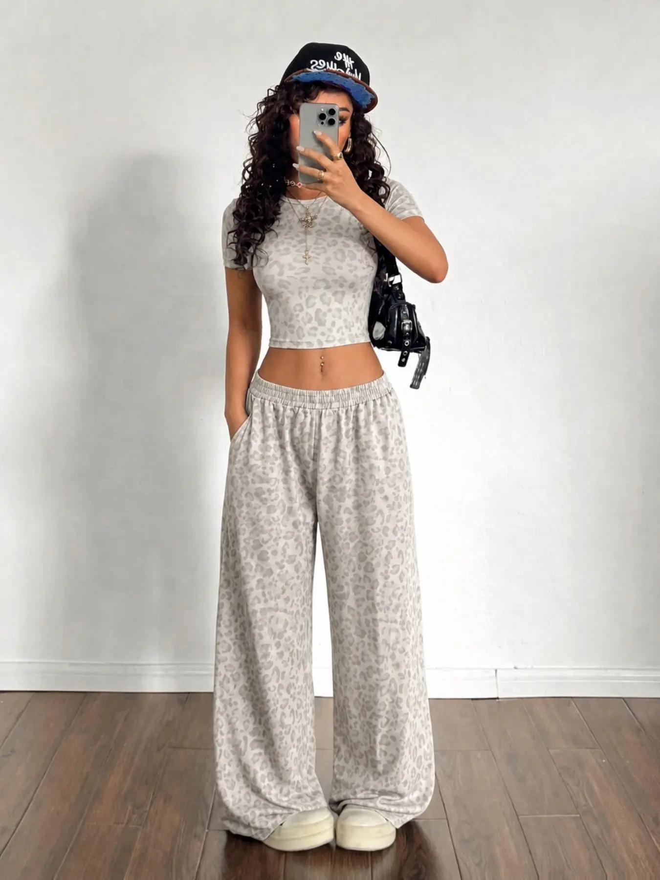 Women's Light Grey Leopard Crop Short Sleeve & Wide Leg Pants 2 Piece Outfit, Soft Knit Casual Matching Loungewear Set