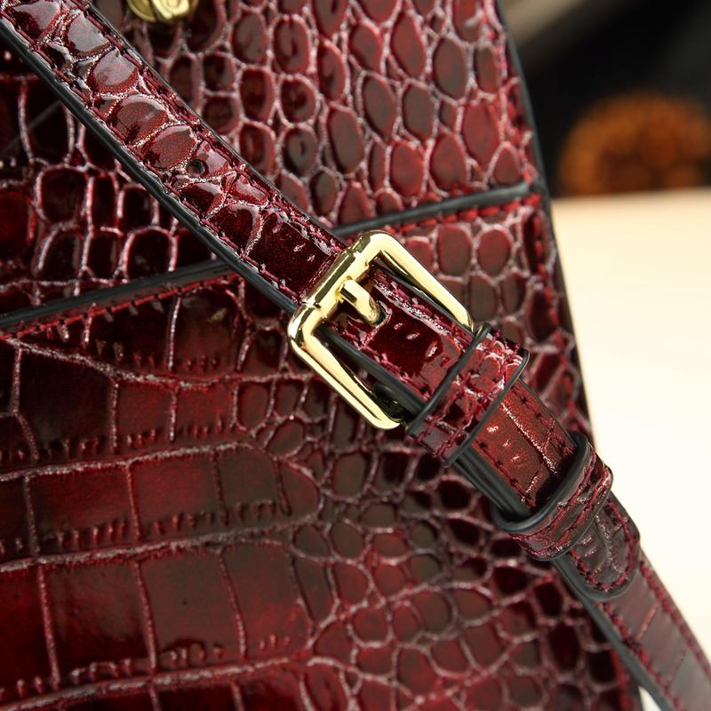 Luxury Wine Crocodile Texture Handbag, High-End Commuter Crossbody Bag, Elegant Mother Bag, Large Capacity Shoulder Bag