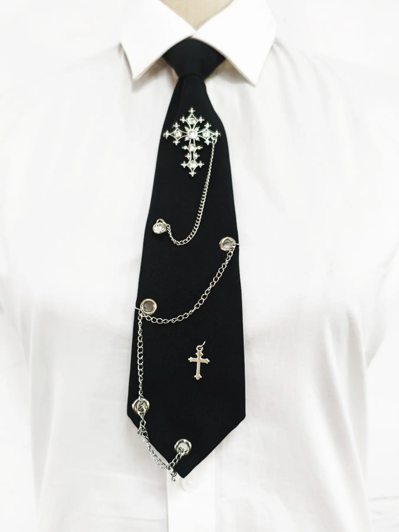 Handmade Chain Bow Tie, Plain Pattern, Regular Width, Ideal for Casual, Parties, Gothic & Punk Styles, All Seasons, Bow Tie Design