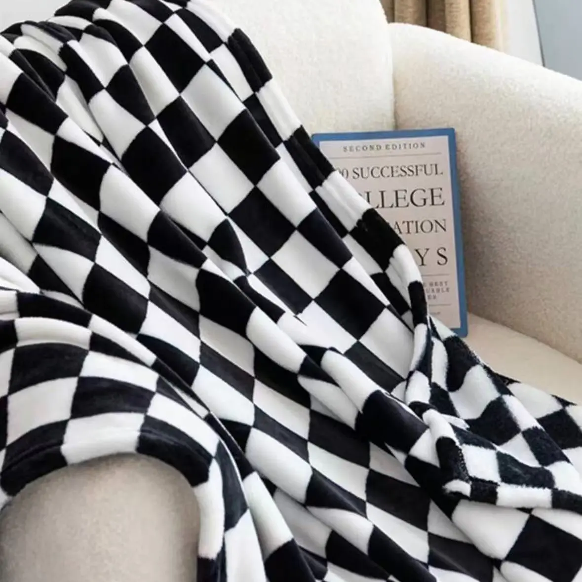 & Checkerboard Fleece Blanket, Soft Warm Dual-Use Travel Blanket, Ideal for Living Room Sofa and Bedroom Dorm Bedding
