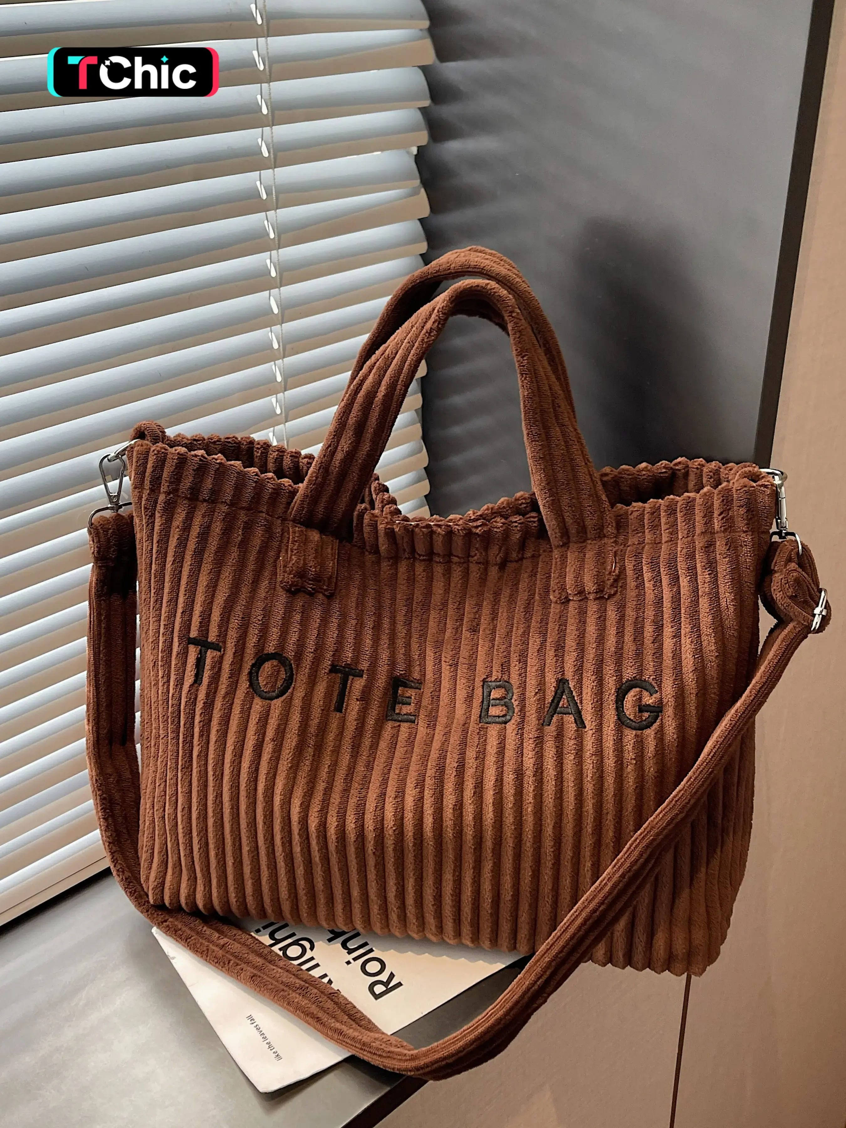Relaxed fit, large capacity corduroy handbag, casual crossbody bag, commuter shoulder bag, tote bag. Suitable for commuting, shopping, leisure outings, work, etc.