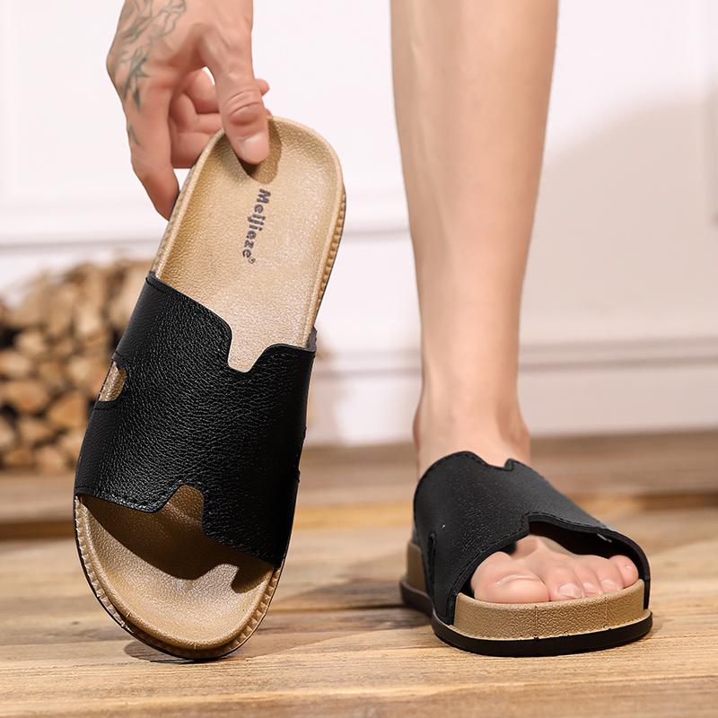 These Stylish Open-toe Slippers Are Perfect for Both Home and Outdoor Use. a New Spring/summer 2026 Men's Style, Plus-size, Lightweight, Non-slip, and Comfortable Sandals Ideal for Everyday Outings and Beach Activities.