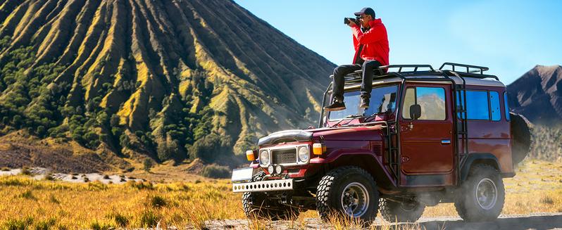Floor Mats Fits for 2017-2025 Ford F-250/F-350 Super Duty Crew Cab with 1st Row Bench Seat, with Factory Storage Box, Custom Fit Black TPE All-Weather Protection Floor Liners Truck Protector